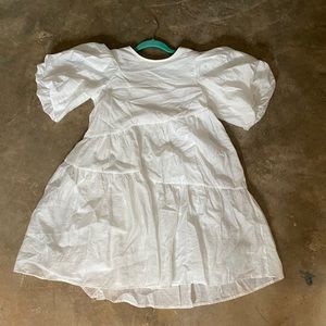 White puff sleeve short dress. Can fit size small or xs
